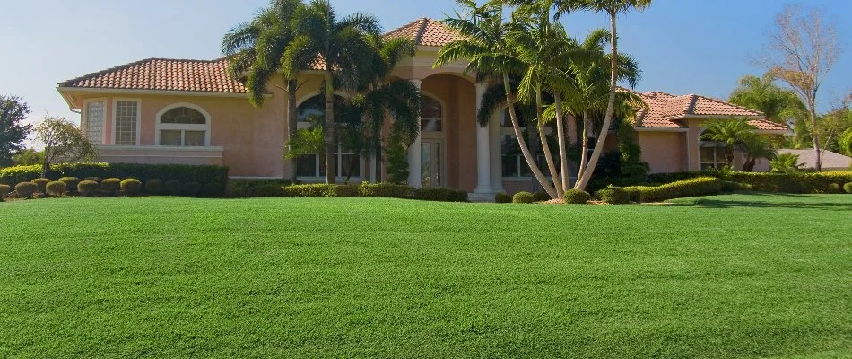 A house in Holly Hilly, FL, with a green lawn.